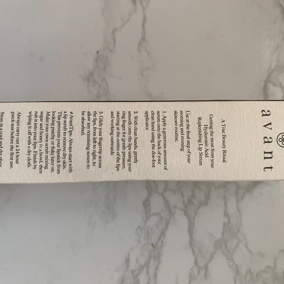 Hyaluronic Acid Replenishing Lip Serum - Picture 3 of 6